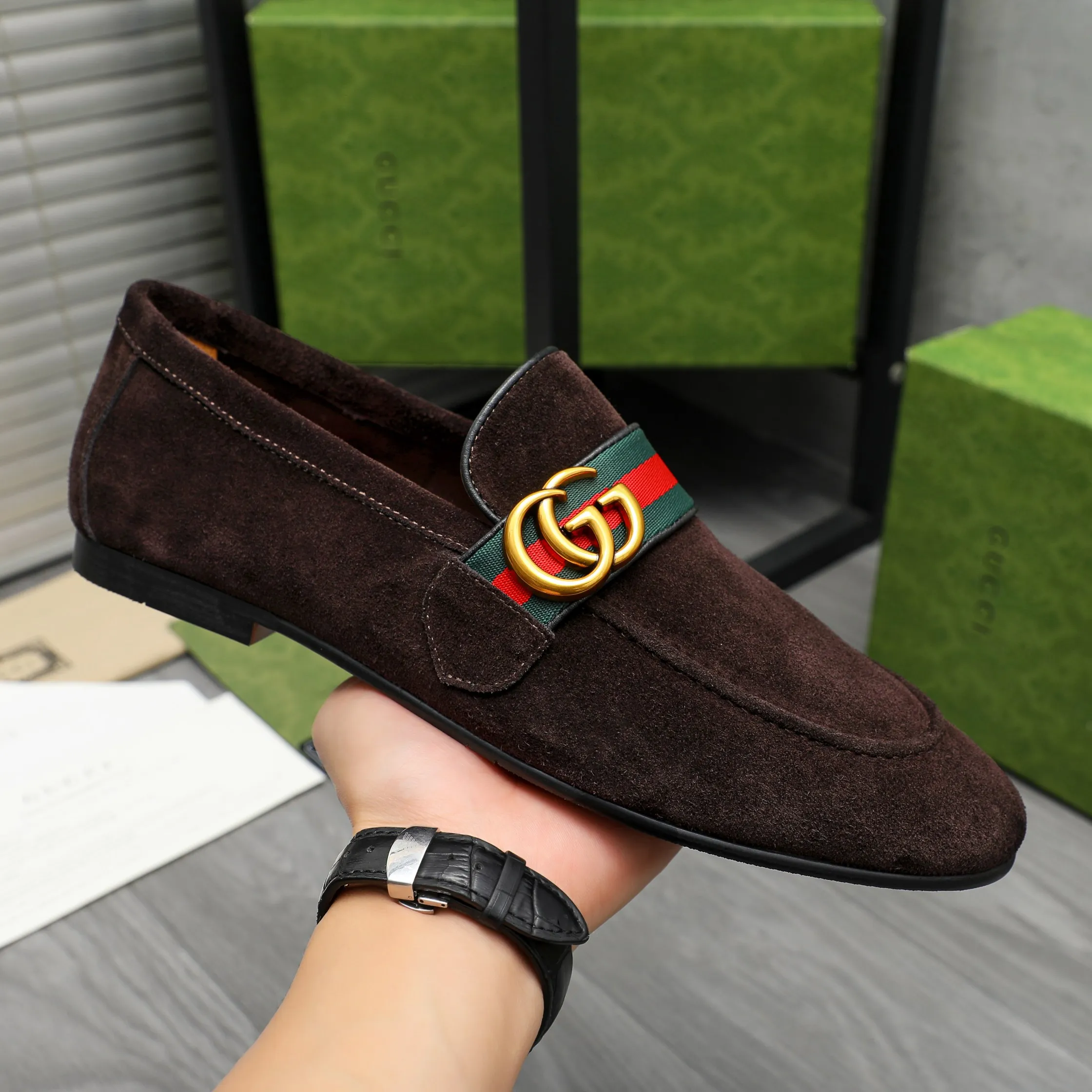 Men's shoes 💰p400 Product trademark: GUCCI "Gucci" business casual leather shoes Regular size: 38-46 (38.45.46 is custom-made and non-returnable) Product material: Selected suede cowhide with webbing upper, cowhide lining, original rubber outsole
